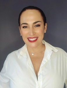 Patricia Irigoyen - Dermatocosmiatra, Experta en Electroestética y Terapias Holísticas de Spa. CEO Alume Estética